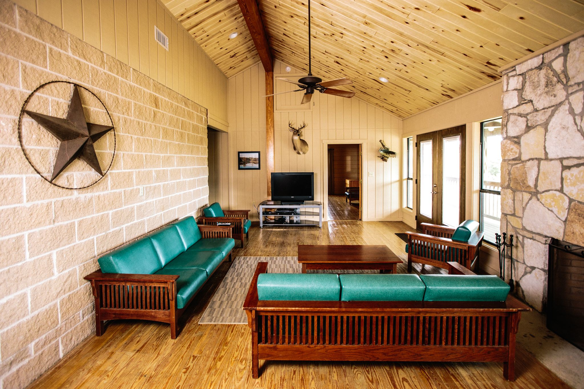 Luxury Cabin Rentals Bandera, TX Uno Mas Ranch